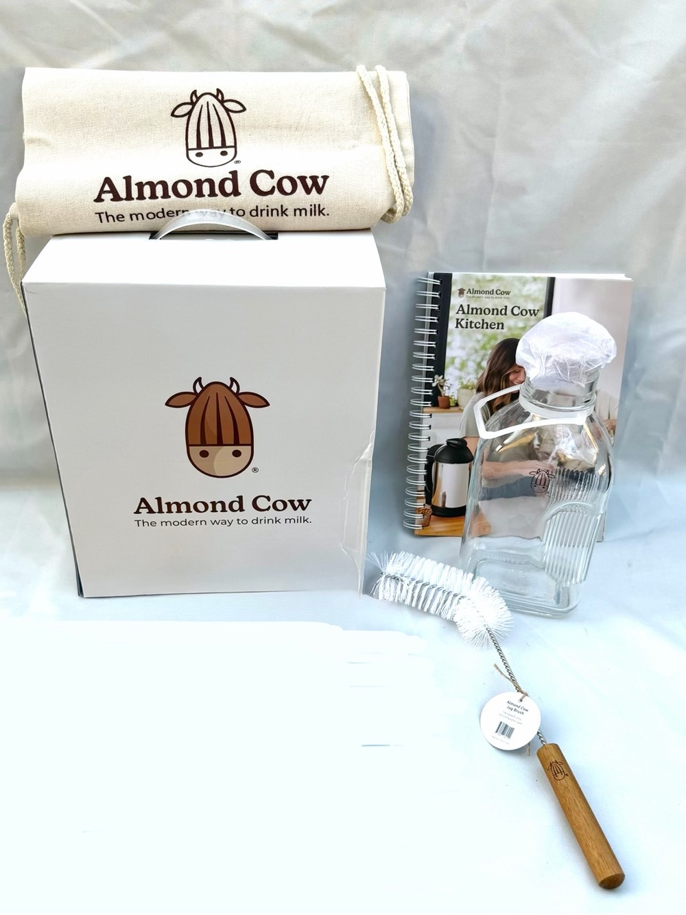 Almond Cow Milk Maker with Carry Bag - Cream & Brown NEW